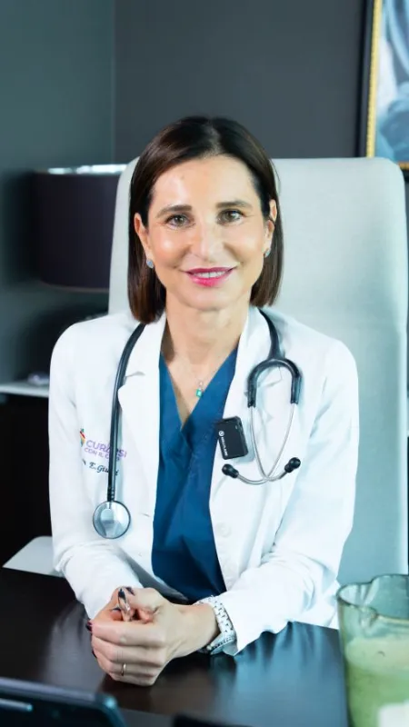 La Dr.ssa Emiliana Giusti, medico chirurgo specializzata in Scienza dell'Alimentazione, nel suo studio a Dueville